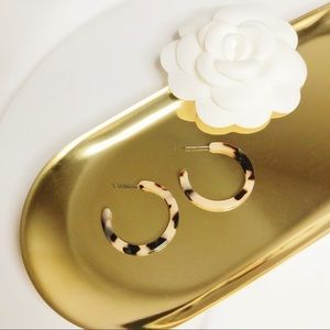 The Josephine Small Blonde Tortoise Hoop Earrings